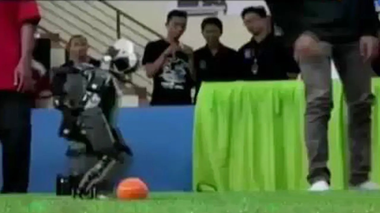 VIDEO: Serunya Robot Karya Mahasiswa Jember Bertanding Sepak Bola