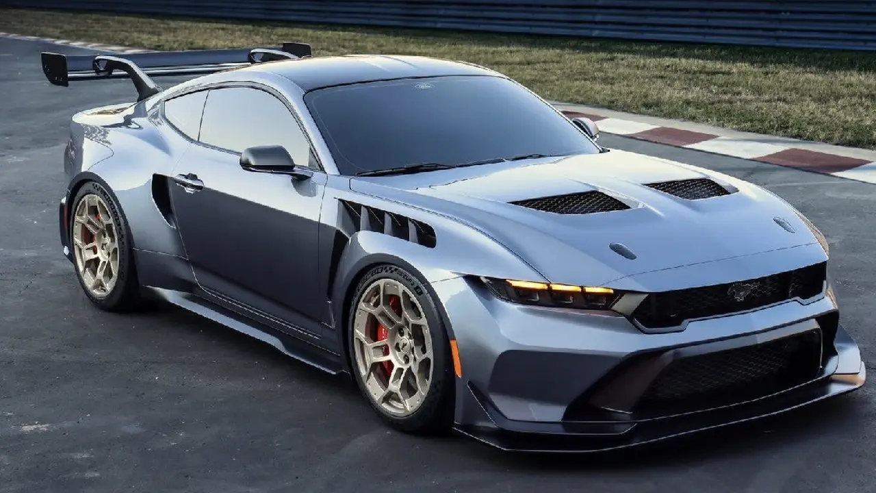 Depan Ford Mustang GTD