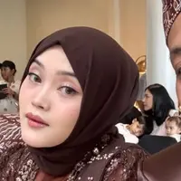 Penampilan Putri Delina di Acara 7 Bulanan Kehamilan Mahalini (credit:instagram.com/putridelinaa).