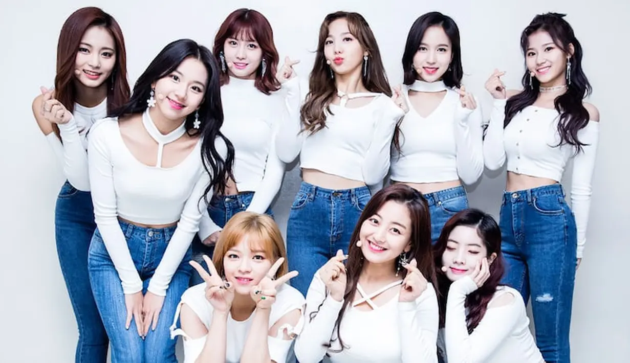 Selain itu, lagu What Is Love juga menempati posisi pertama di chart realtime seperti Genie, Soribada, Mnet, Naver, dan MelOn. (Foto: Soompi.com)