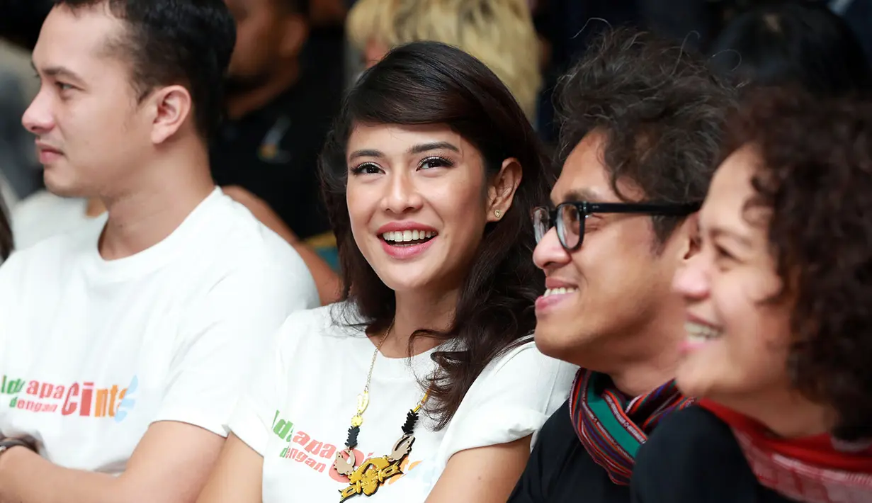 Selain Dian Sastro, hal yang sama juga diungkapkan oleh Adinia Wirasti. Pemeran Carmen itu telah menganggap rumah produksi dan timnya seperti rumah dan keluarganya.(Deki Prayoga/Bintang.com)