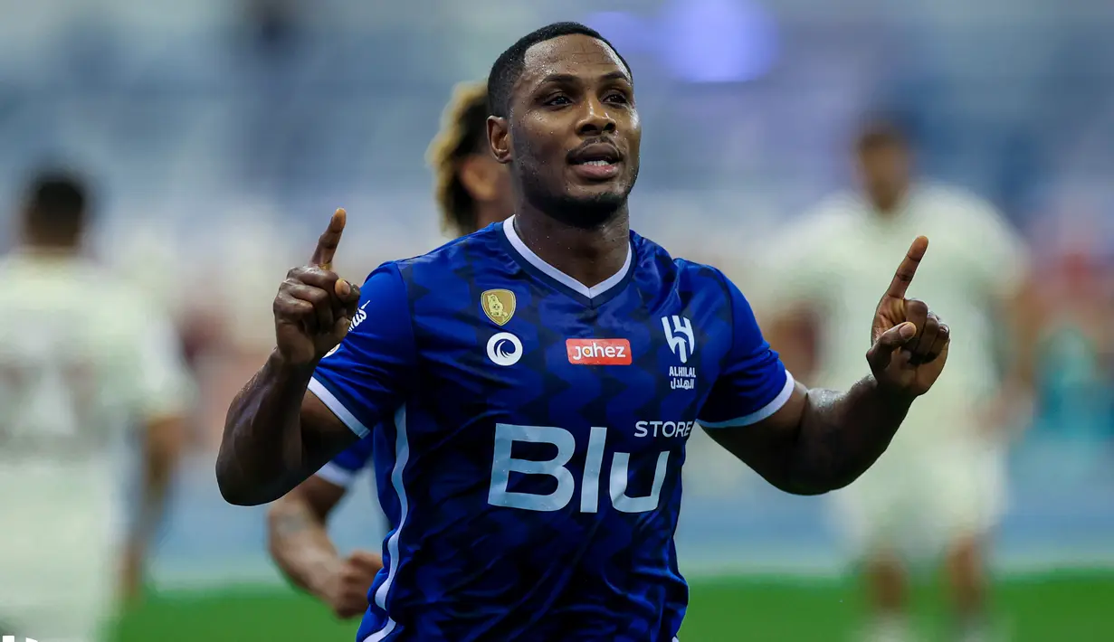 Odion Ighalo. Dengan dua gol penalti yang dicetak ke gawang Al-Nassr FC, striker Al Hilal, Odion Ighalo kini telah mengemas 18 gol dan 2 assist dari 22 laga. Striker asal Nigeria yang pernah memperkuat Manchester United ini unggul dua gol atas striker Al Nassr FC, Talisca di posisi kedua. Al Hilal pun sementara dibawanya menempati peringkat ke-4 klasemen sementara. (twitter.com/Alhilal)