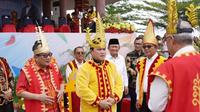 Menteri BUMN Erick Thohir mendapatkan gelar kehormatan dari masyarakat. Kini dia diberksti gelar Balugu Sangeri Banua dari Marga Zabua di Pulau Nias, Sumatera Utara. (Istimewa)