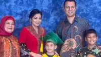 4 Referensi Kebaya Pendamping Wisuda ala Artis, dari Titi Kamal hingga Wina Natalia
