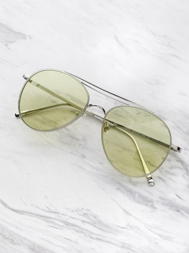 Look Simple dan Stylish dengan Kacamata Aviator