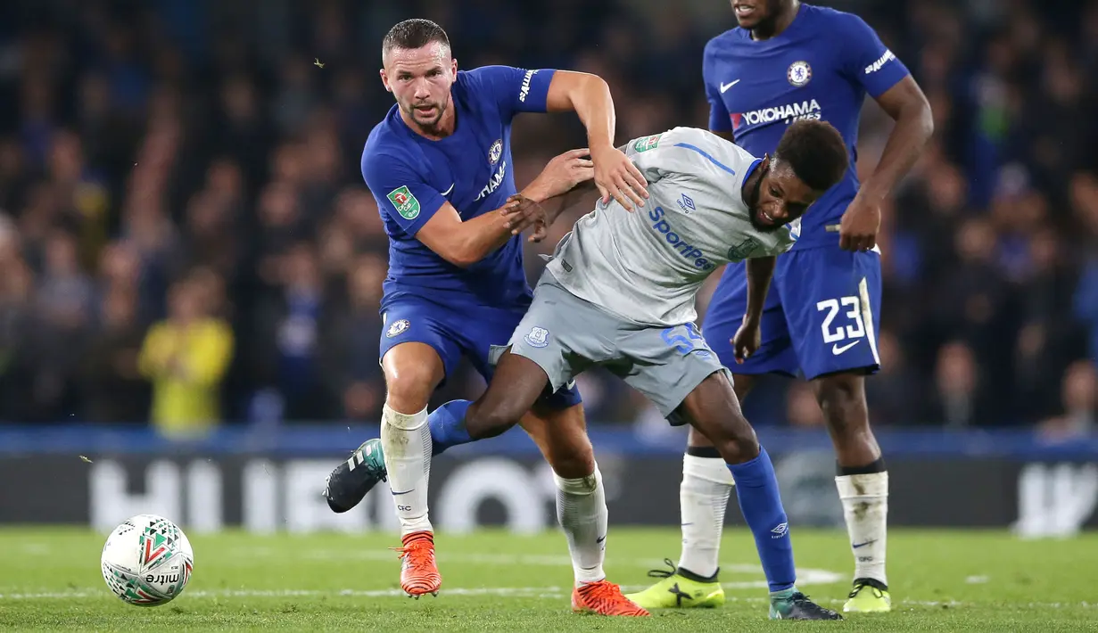 Banyak yang tak tahu jika Danny Drinkwater masih merupakan pemain Chelsea. Pasalnya, pemain 31 tahun tersebut hanya tampil sebanyak 12 kali dalam empat setengah tahunnya di Stamford Bridge. Drinkwater banyak dipinjamkan ke klub seperti Reading, Burnley, dan Aston Villa. (AFP/Daniel Leal)
