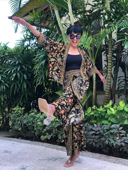 Selain karena penampilannya, sosok Herdiana Kiehl juga dipuji karena selalu mendukung karir Cinta Laura. (FOTO: instagram.com/herdianak/)