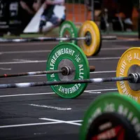 Ilustrasi Atlet Angkat Besi Indonesia Lisa Rumbewas Meninggal Dunia. Dok: Unsplash/mathieu