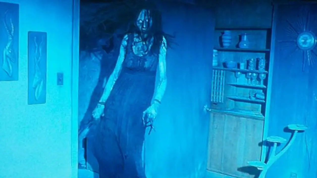 Javier Botet, Aktor The Conjuring 2 dalam film Mama. 