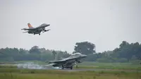 TNI Angkatan Udara siagakan pesawat tempur F-16 Fighting Falcon Skadron Udara (Skadud) 14 untuk mengamankan Konferensi Tingkat Tinggi (KTT) ASEAN ke-42 di Labuan Bajo, NTT, pada 9-11 Mei.