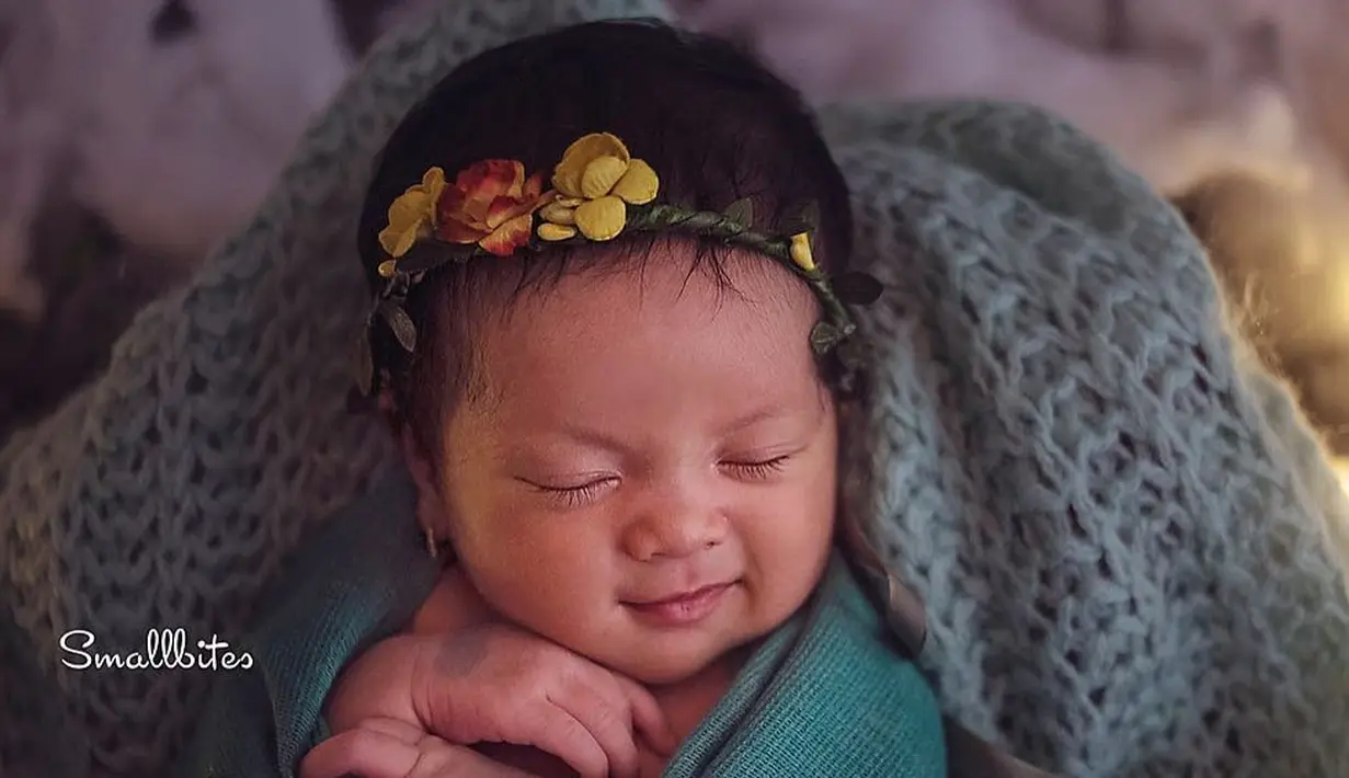 Uniknya pada foto-foto tersebut, Adreena didandani seperti tokoh Disney. (foto: instagram.com/ollaramlanaufar)