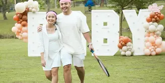 Pasangan Gritte Agatha dan Arif Hidayat akhirnya melakukan gender reveal untuk buah hati pertama mereka. [Foto: Instagram/gritteagathaa]