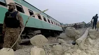 (Kecelakaan kereta api di Pakistan (AP Photo/Pervez Khan)