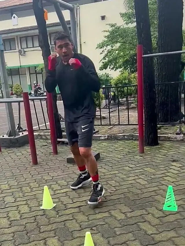 Naik Ke Ring, Ini 7 Potret Persiapan Mario Lawalata Sebelum Hadapi Roy Ricardo