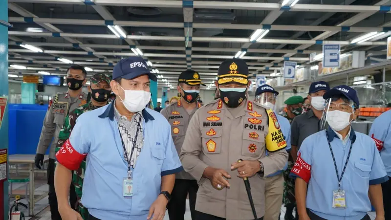 Kapolda Metro Jaya, Irjen Nana Sudjana beserta rombongan meninjau penerapan protokol kesehatan di kawasan industri EJIP, Cikarang Selatan, Kabupaten Bekasi, Jawa Barat, Selasa (2/9/2020).