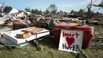 Warga melanjutkan upaya pemulihan dan pembersihan pasca hantaman tornado di Greenfield, Iowa, Kamis (23/5/2024). (SCOTT OLSON/Getty Images North America/Getty Images via AFP)