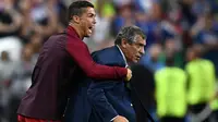 Fernando Santos adalah satu-satunya manajer yang pernah menangani Cristiano Ronaldo di sepak bola internasional. Ia tercatat tampil bersama Ronaldo sebanyak 70 pertandingan untuk Timnas Portugal. Kolaborasi dari mereka berdua sukses menyumbangkan banyak gelar juara. (AFP/Franck Fife)