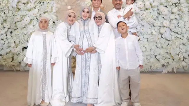 6 Potret Syahrini dan Keluarga dalam Acara 7 Bulanan Kehamilan, Digelar di Singapura