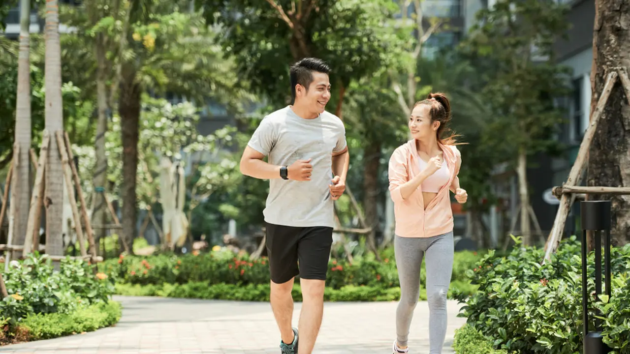 Tak Hanya Bantu Bakar Kalori, Ternyata Ini 4 Manfaat Baik Jogging di Pagi Hari