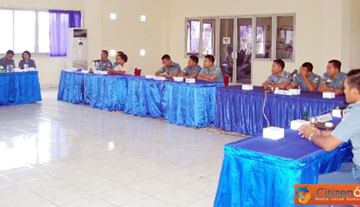 Citizen6, Tanjung Priok: Satlinlamil Surabaya keluar sebagai juara Lomba Cerdas Cermat Hukum yang digelar dalam rangka peringatan HUT Kolinlamil ke-51 di Gedung Laut Natuna, Mako Kolinlamil Tanjung Priok, Jakarta, Kamis (21/6).(Pengirim: Dispenkolinlamil)