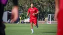 Pemain Timnas Indonesia, Egy Maualana Vikri saat sesi latihan terbuka yang berlangsung di Training Ground Bali United, kawasan Pantai Purnama, Gianyar pada Jumat (16/12/2022). Ini adalah sesi latihan terbuka terakhir yang bisa diliput oleh awak media sebelum bertolak ke Jakarta pada Minggu nanti. (Bola.com/Maheswara Putra)