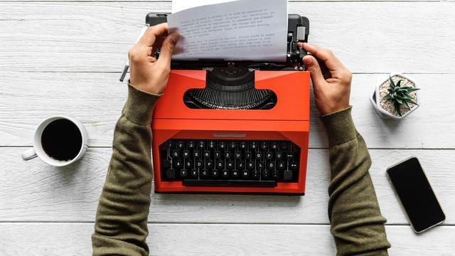 Ilustrasi menulis kata pengantar