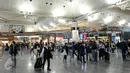<p>Calon penumpang memadati Bandara Internasional Ataturk di Istanbul, Rabu (19/4). Di 2015, Ataturk menggeser Frankfurt sebagai bandara tersibuk ketiga di Eropa setelah bandara Heathrow, London dan Charles de Gaulle, Paris. (Liputan6.com/Immanuel Antonius)</p>