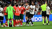 Panasnya laga semifinal UEFA Nations League antara Jerman melawan Spanyol hari Kamis (05/06/2025) dini hari WIB. (Tobias SCHWARZ / AFP)