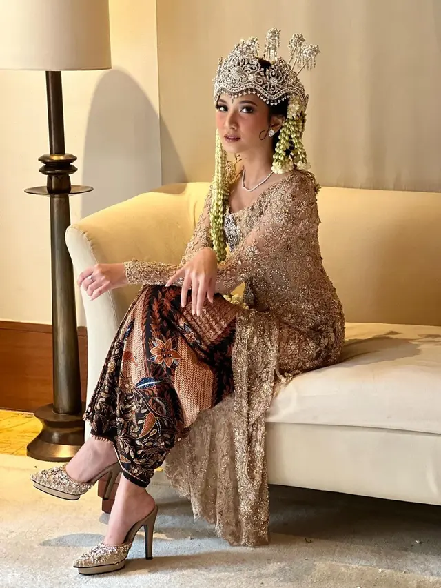 6 Potret Detail Busana dan Makeup Sheila Dara Aisha saat Menikah, Memesona