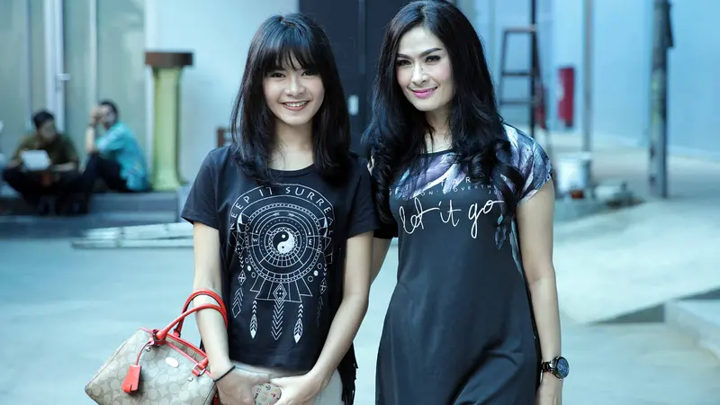 Iis Dahlia dan putrinya, Shalsadilla Juwita