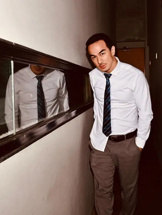 Joe mengaku telah mengambil hikmah selama adanya pandemi ini. Ia jadi lebih dekat dan mengenal keluarganya. Mengingat harus menaati imbauan pemerintah agar di rumah saja. (Instagram/joe_taslim)