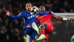Pada leg pertama, PSG sukses menghajar Chelsea dengan skor 5-2 dalam laga yang berlangsung di Parc Des Princes, Paris, Prancis. (AFP/Adrian Dennis)