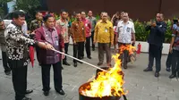 Kemenkumham DKI Jakarta memusnahkan barang sitaan di lapas dan rutan Ibu Kota (Liputan6.com/ Nanda Perdana Putra)