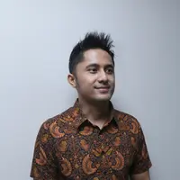 Hengky Kurniawan sangat antusias dalam perannya sebagai seorang produser baru. Namun sangat disayangkan film produksinya yang berjudul ‘Black Honeymoon’ memberikan hasil yang kurang memuaskan. (Andy Masela/Bintang.com)