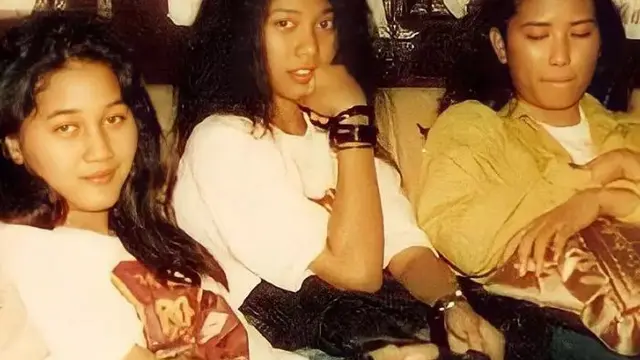 Nike Ardilla bersama rekan artis (Instagram/@NikeArdillaOfficial)