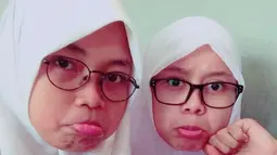 Perempuan berusia 23 tahun sudah terbiasa ekspresif sedari dulu. Pose cemberut ini malah membuat Lesti kian menggemaskan. Tak heran foto Lesti yang cemberut ini banjir like dan komentar dari netizen. (Liputan6.com/IG/lestykejora)