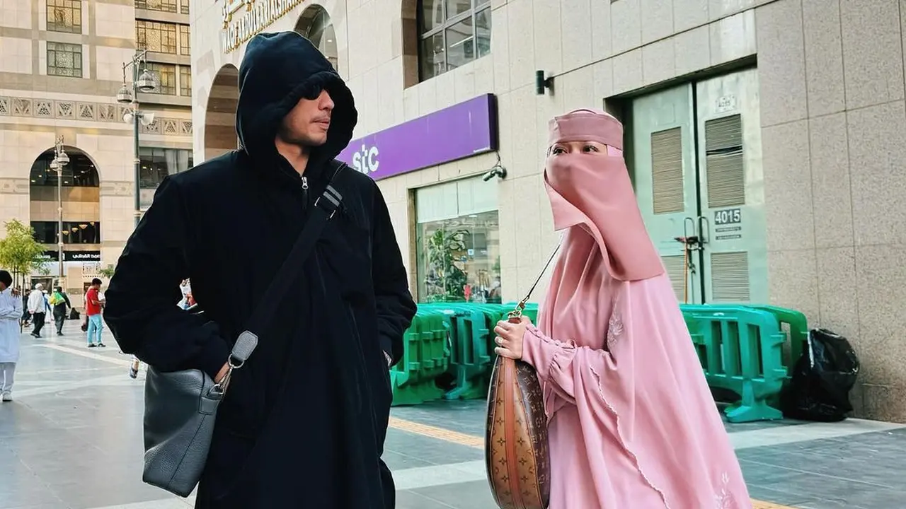 BCL dan Tiko Aryawardhana di Madinah. [Foto: Instagram/itsmebcl]