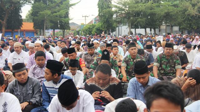 Menghalau Karhutla Ribuan Warga Kebumen Dan Purbalingga Salat Istisqa Regional Liputan6 Com