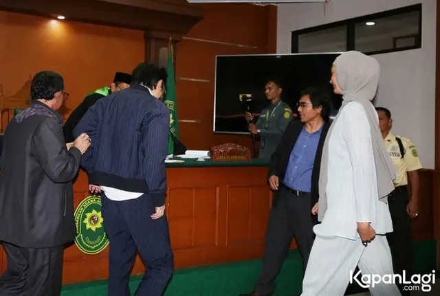 Ekspresi wajah Paula Verhoeven saat sidang cerainya dengan Baim Wong jadi sorotan