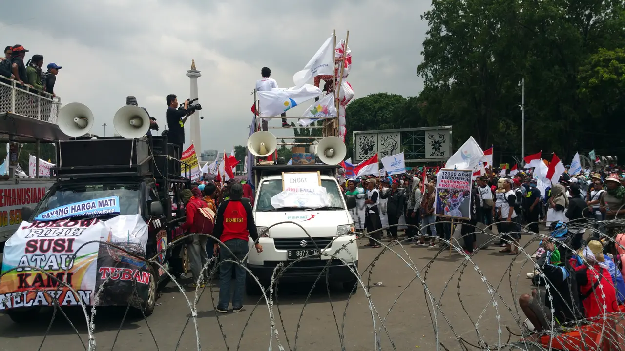 Demo nelayan di depan Istana