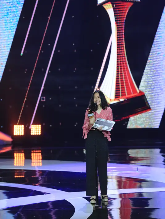 Abimana Aryasatya, ayah Satine Zaneta ini menang sebagai Pemeran Utama Pria Terbaik di IBOMA 2018. Abimana menang lewat perannya di film yang bertajuk Warkop DKI Reborn: Jangkrik Boss Part2. (Adrian Putra/Bintang.com)