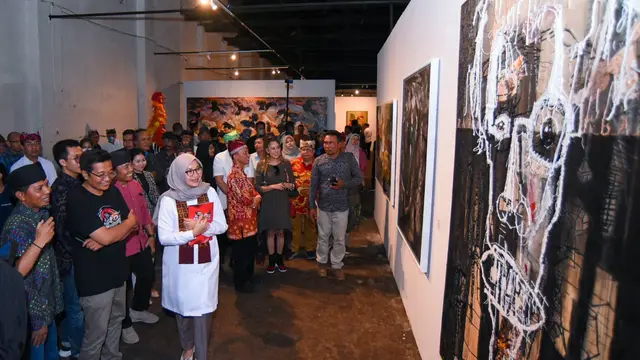 Pameran lukisan ArtOs Nusantara yang berlangsung 20-28 Mei resmi dibuka di gedung tua Marina Boom, Banyuwangi, Jawa Timur, Sabtu (20/5/2023).