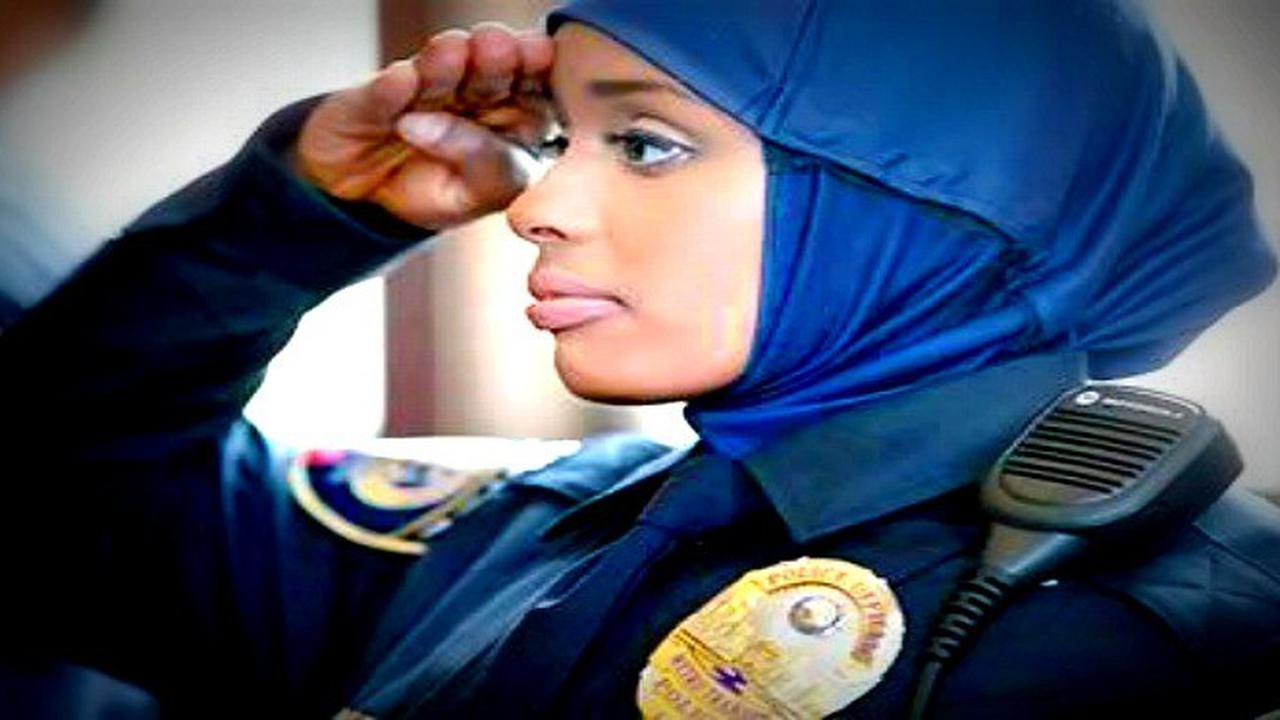 Dua Abad Bertahan, Polwan Kepolisian Mounties Kini Pakai Jilbab 