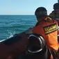 Basarnas Pekanbaru mencari korban kapal tenggelam di perairan Kota Dumai. (Liputan6.com/Istimewa/M Syukur)
