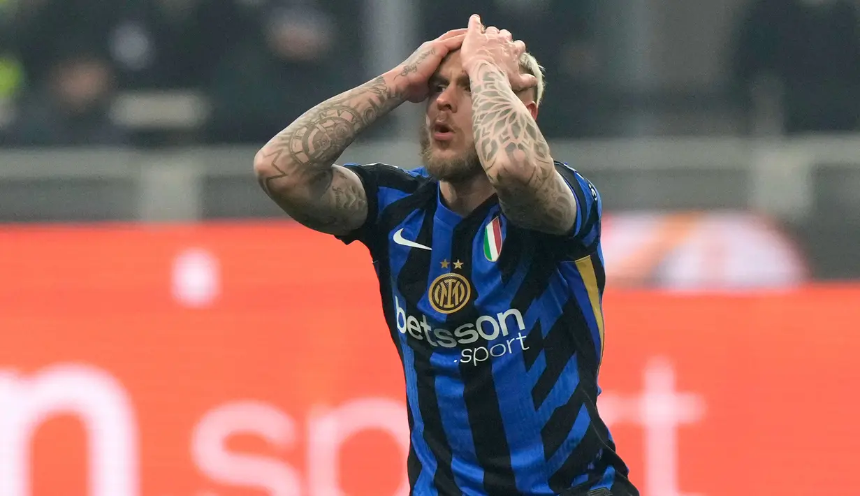 Drama empat gol mewarnai laga Inter Milan kontra Bologna yang berakhir dengan skor imbang 2-2 pada laga tunda pekan ke-19 Liga Italia di Stadion Giuseppe Meazza, Kamis (16/1/2025) dini hari WIB. (AP Photo/Luca Bruno)