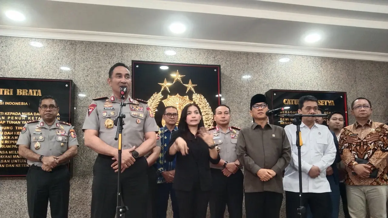 Audiensi Kapolri dengan Menteri Desa dan Pembangunan Daerah Tertinggal (Mendes PDT) Yandri Susanto di Mabes Polri, Jumat (30/10/2026). (Liputan6/Uliyanti Mahyani)