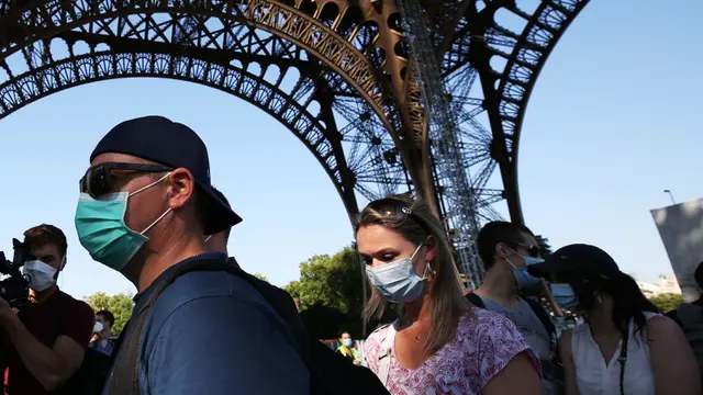 Menara Eiffel Resmi Dibuka untuk Umum