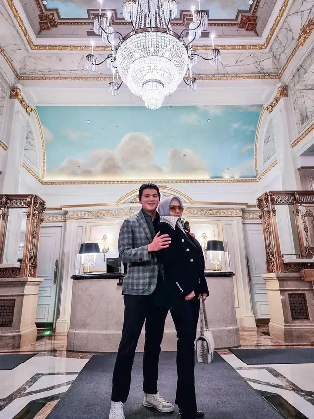 8 Potret Liburan Syahrini di New York, Pamer Kemesraan Bareng Reino Barack