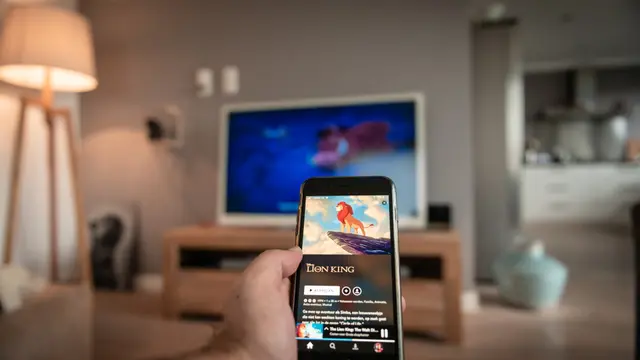 Kangen Nonton Bioskop Saat Harus #DiRumahAja? Bikin Bioskop Mini Yuk!