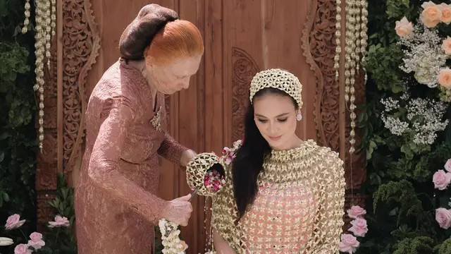 Gaya Cantik Luna Maya saat Prosesi Siraman/via Instagram Luna Maya